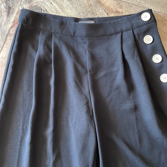 Vince Camuto Side Button Crop Pant - Picture 2 of 5